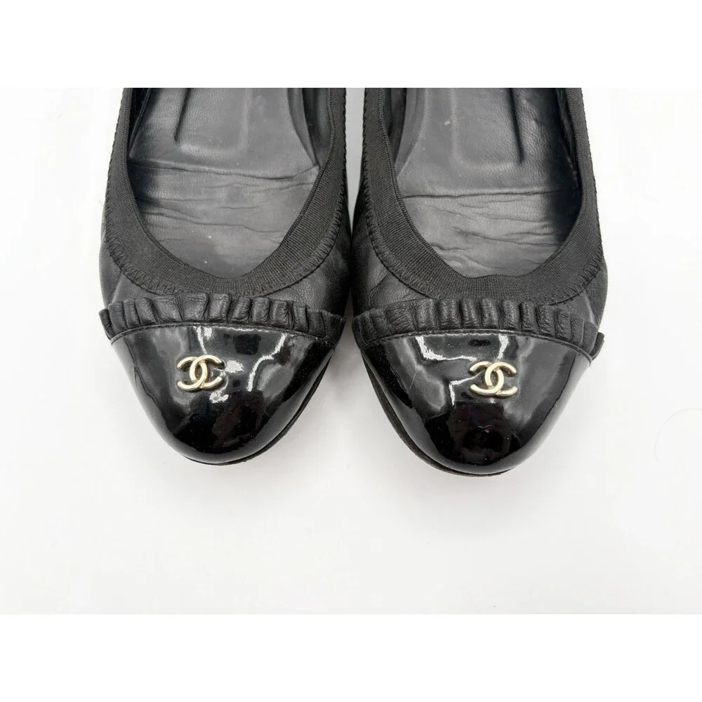 Chanel Black Ballet Flats Patent Leather Cap Toe CC Logo Ruffle Accent EU 35.5 - Picture 5 of 13